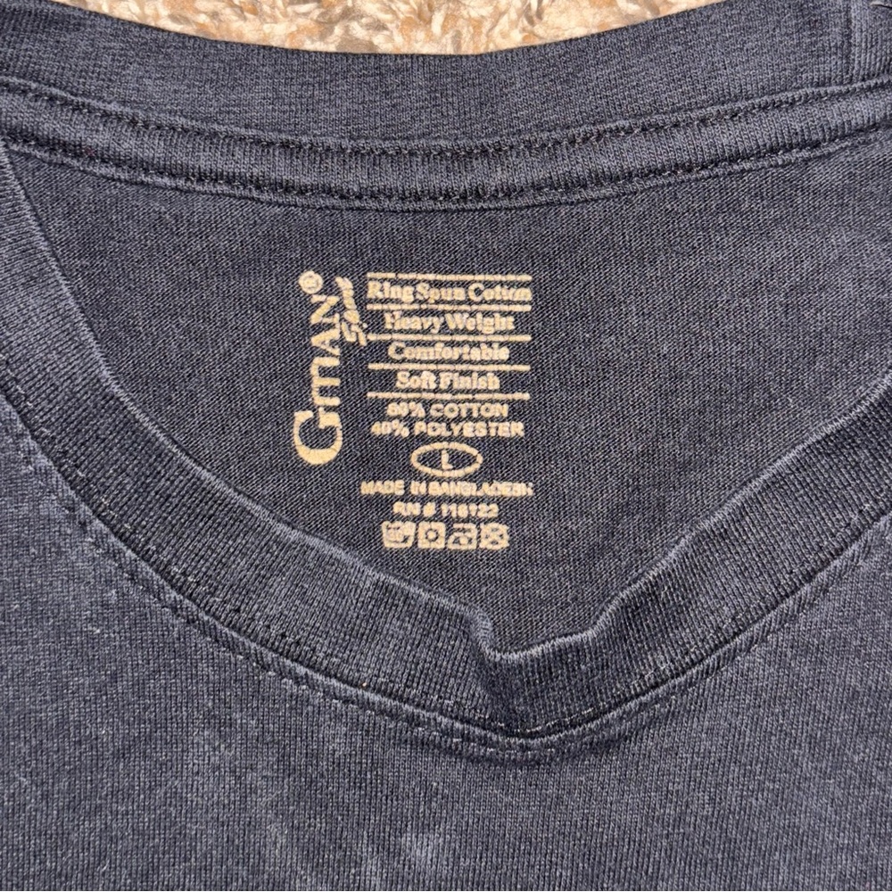 simple black Tee - Picture 2 of 3